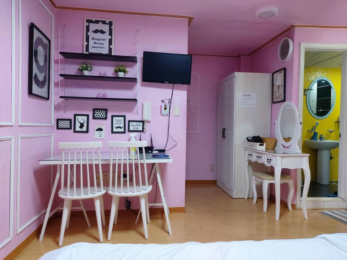 Han River Residence & Guesthouse Seoul Bagian luar foto