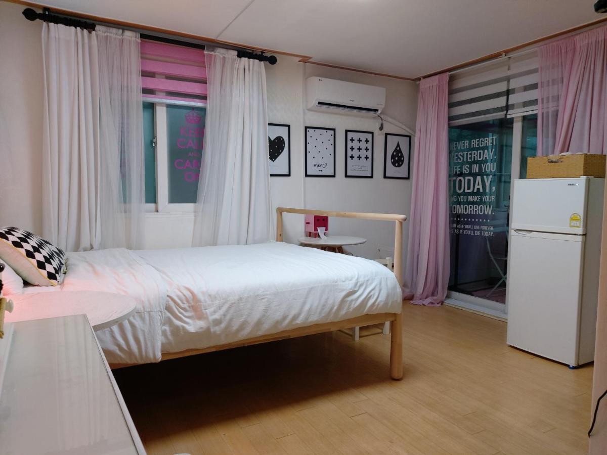 Han River Residence & Guesthouse Seoul Bagian luar foto
