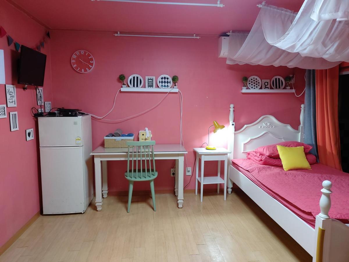 Han River Residence & Guesthouse Seoul Bagian luar foto